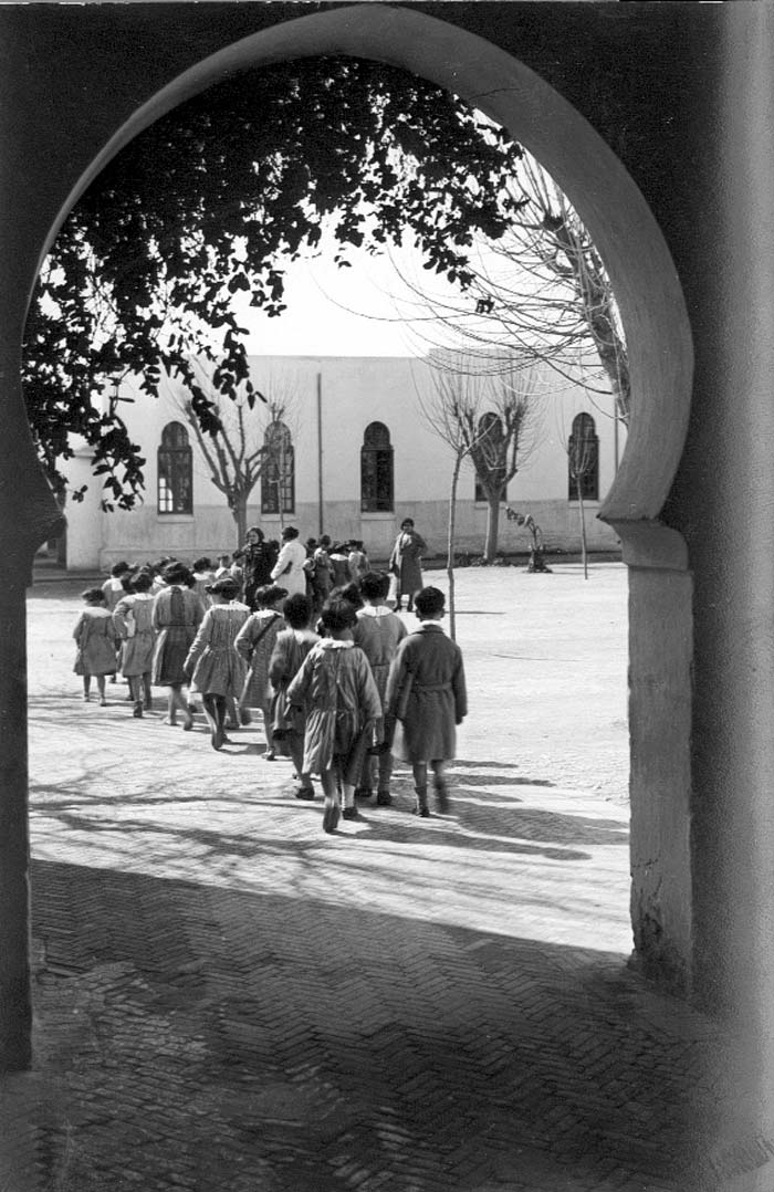 Enfants%20%C3%A0%20la%20cantine.jpg